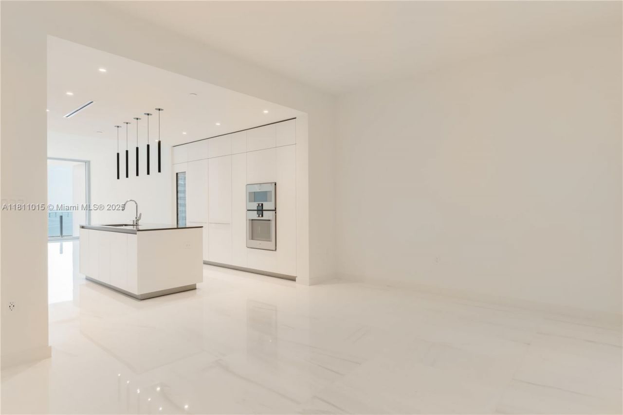 300 Biscayne Blvd Way, Unit 1704, Miami, FL 33131 Photo