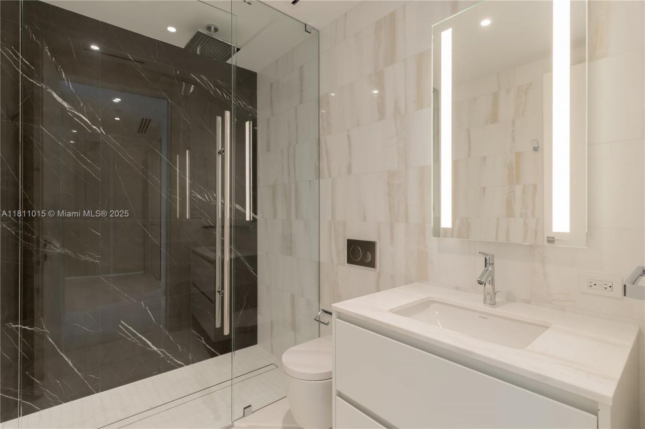 300 Biscayne Blvd Way, Unit 1704, Miami, FL 33131 Photo