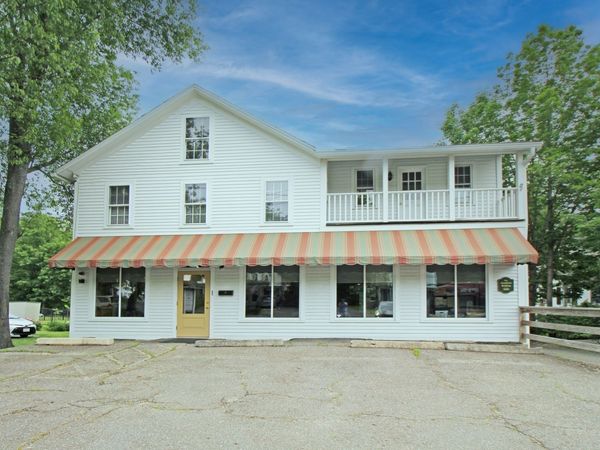 15 Main, Williamsburg, MA 01096
