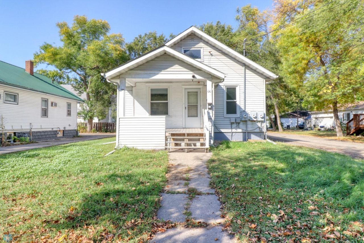 1010 University Drive N, Fargo, ND 58102 Main Photo