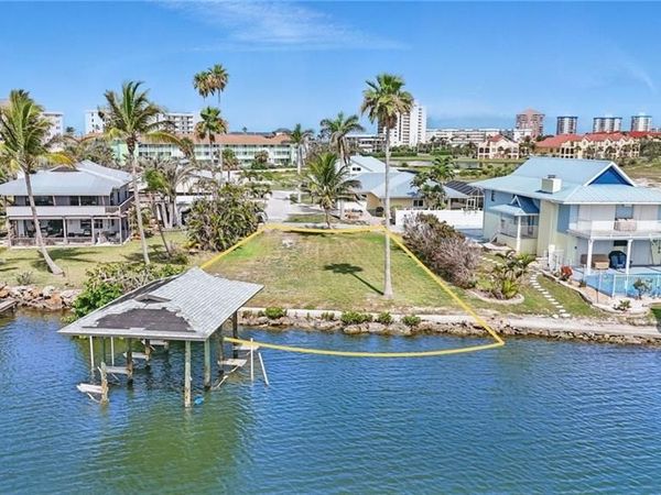 22491 Buccaneer Lagoon ST, FORT MYERS BEACH, FL 33931
