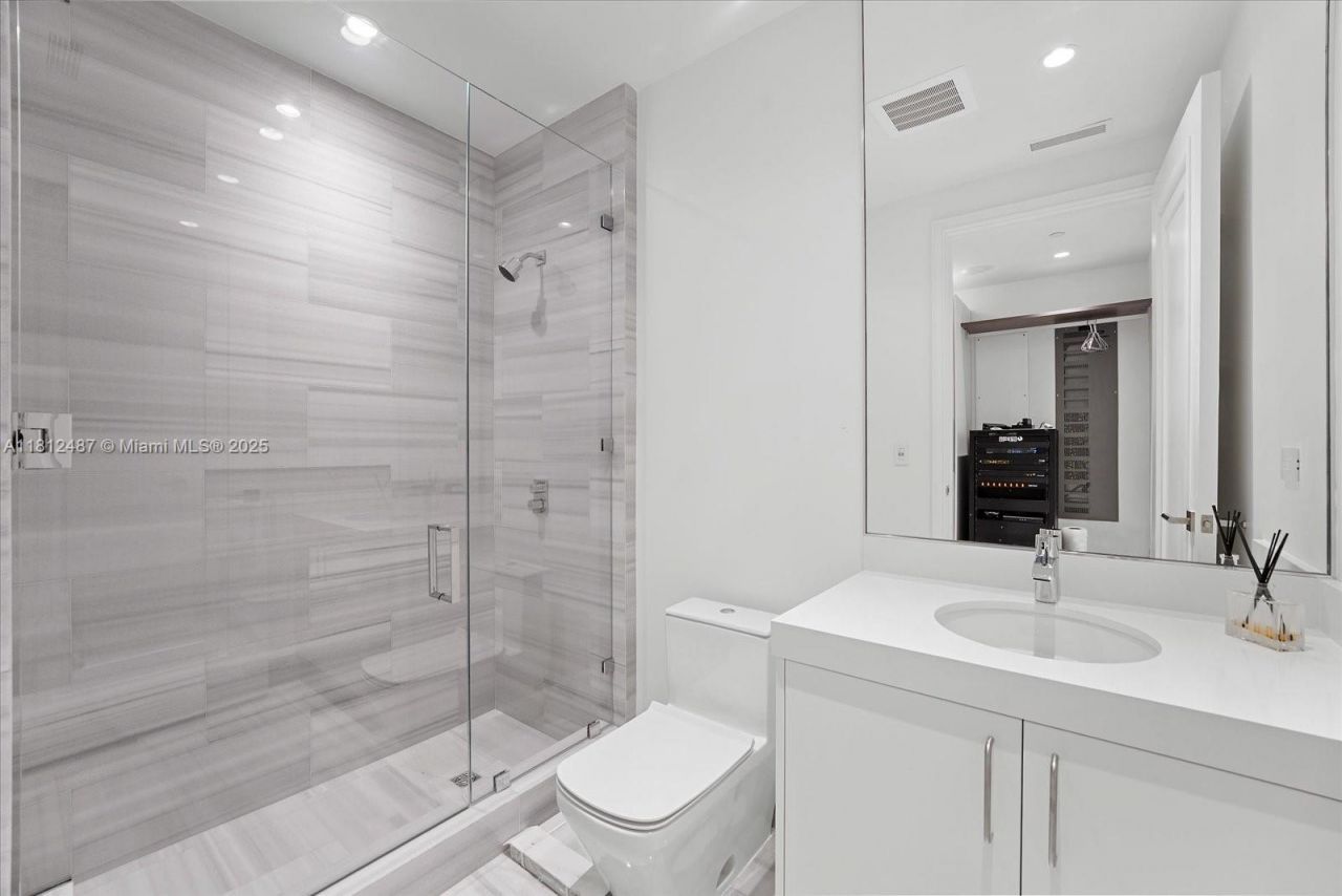 17901 Collins Ave, Unit 3004, Sunny Isles Beach, FL 33160 Photo