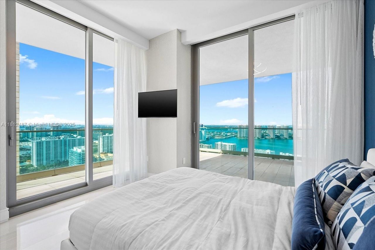 17901 Collins Ave, Unit 3004, Sunny Isles Beach, FL 33160 Photo
