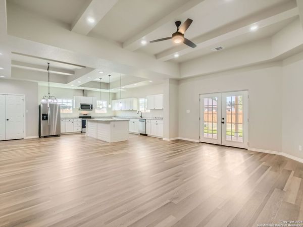 8501 UTOPIA BLVD, Selma, TX 78154