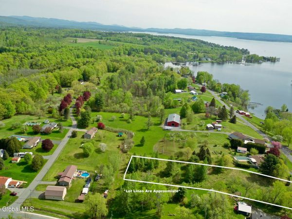 107 Lakeside Drive, Mayfield, NY 12117