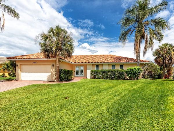 2096 MASSACHUSETTS AVENUE NE, ST PETERSBURG, FL 33703
