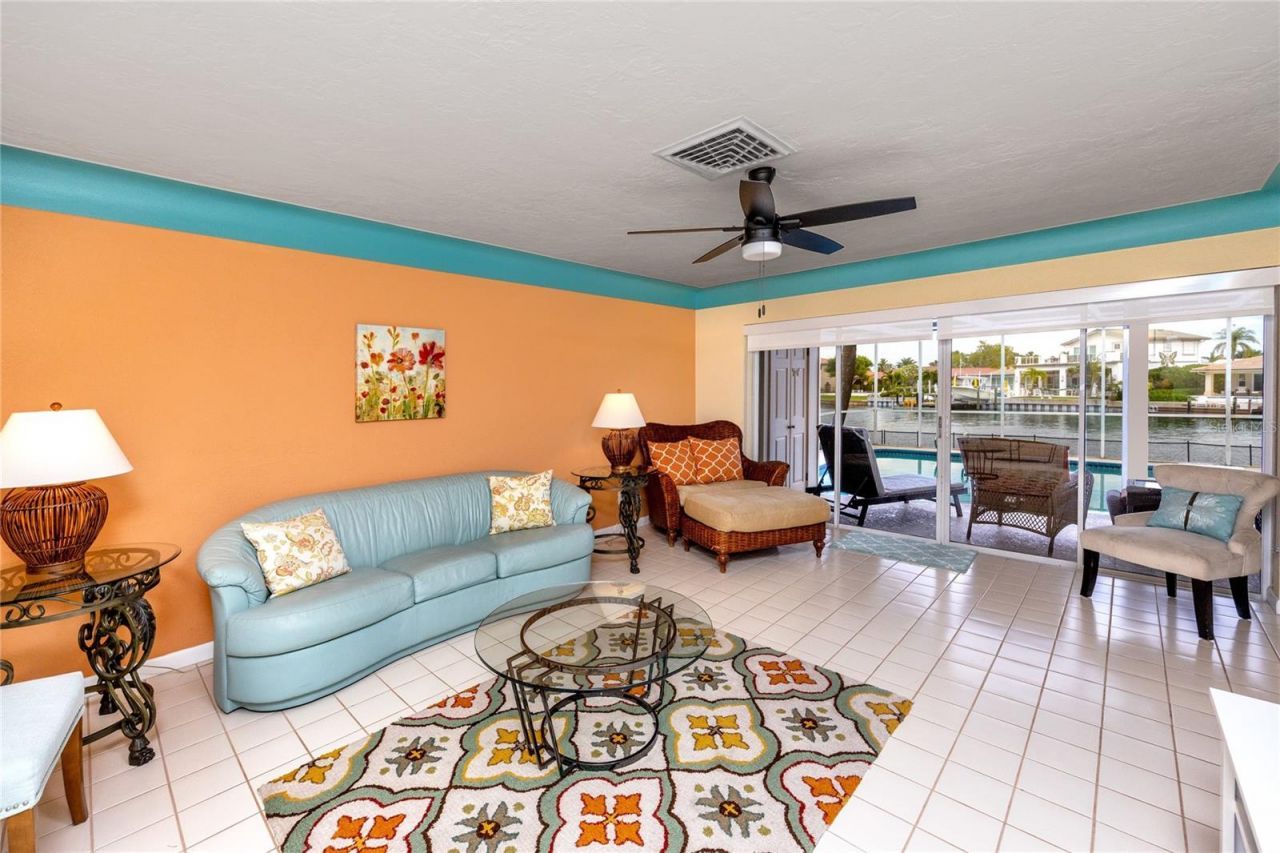 2096 Massachusetts Avenue Ne, Saint Petersburg, FL 33703 Photo