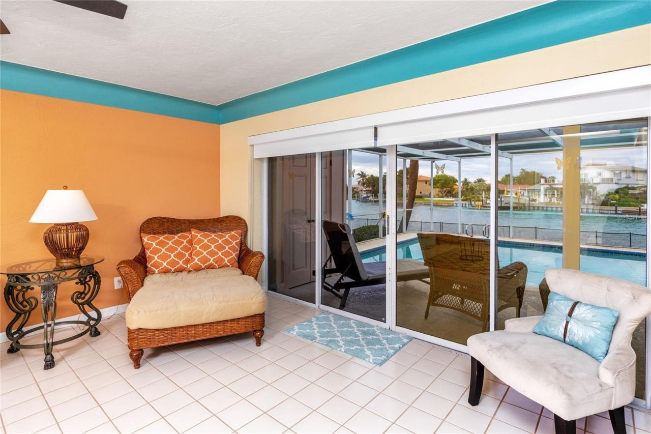 2096 Massachusetts Avenue Ne, Saint Petersburg, FL 33703 Photo