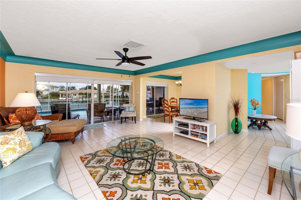 2096 Massachusetts Avenue Ne, Saint Petersburg, FL 33703 Photo