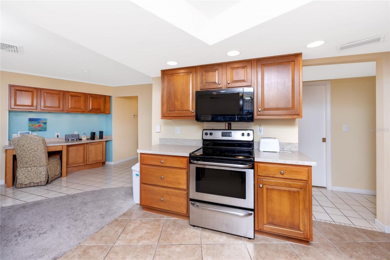 2096 Massachusetts Avenue Ne, Saint Petersburg, FL 33703 Photo