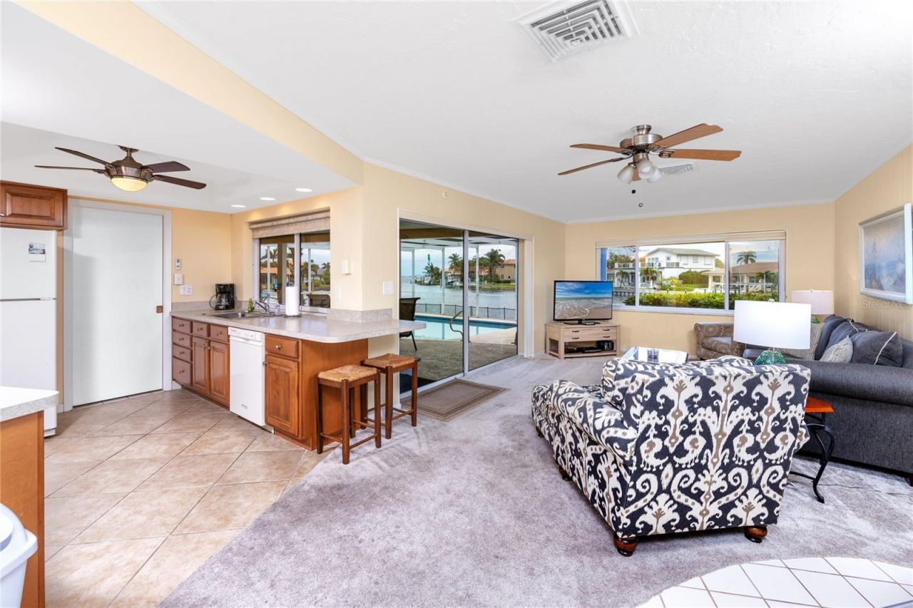 2096 Massachusetts Avenue Ne, Saint Petersburg, FL 33703 Photo