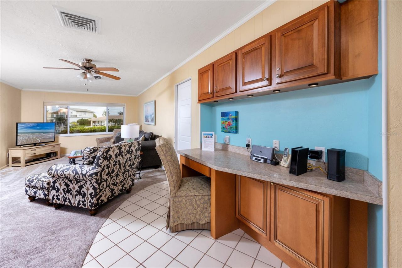 2096 Massachusetts Avenue Ne, Saint Petersburg, FL 33703 Photo