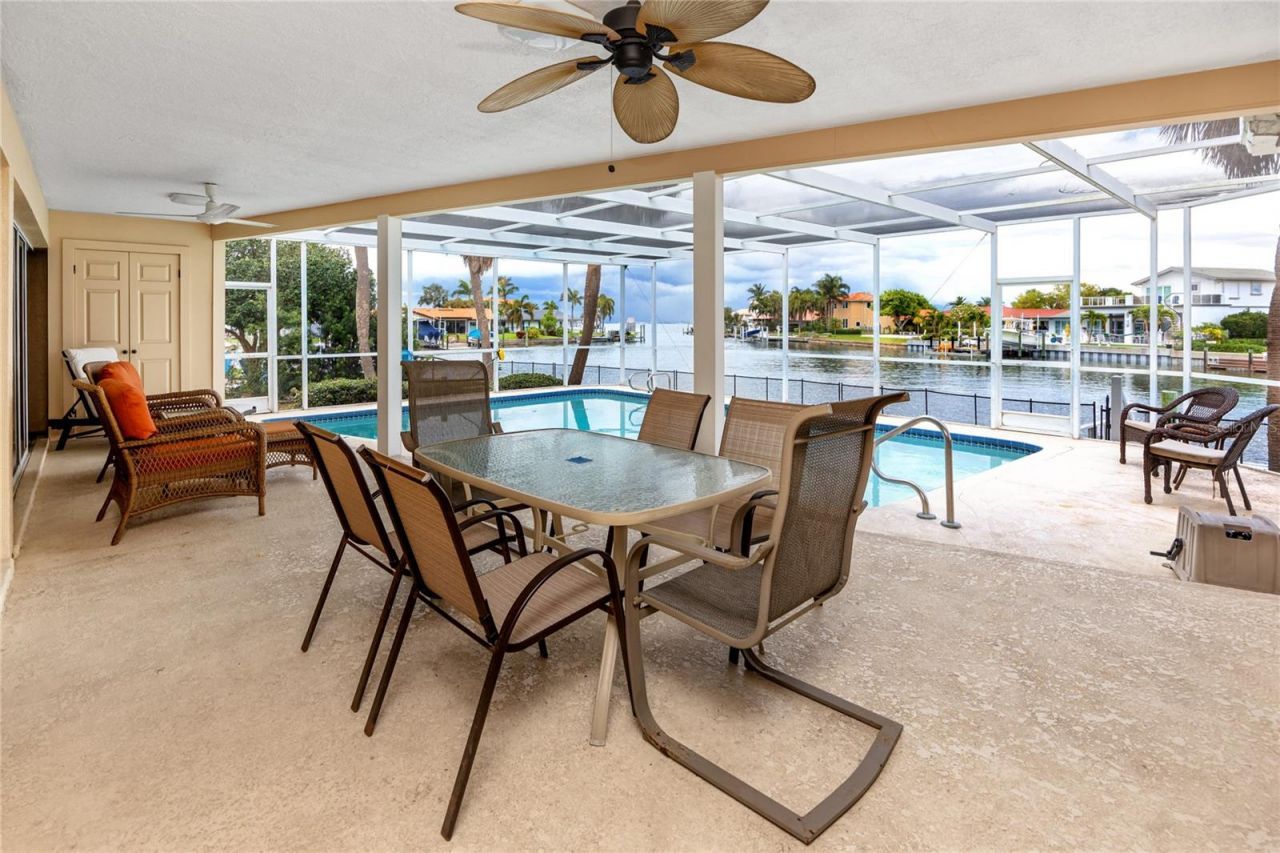 2096 Massachusetts Avenue Ne, Saint Petersburg, FL 33703 Photo