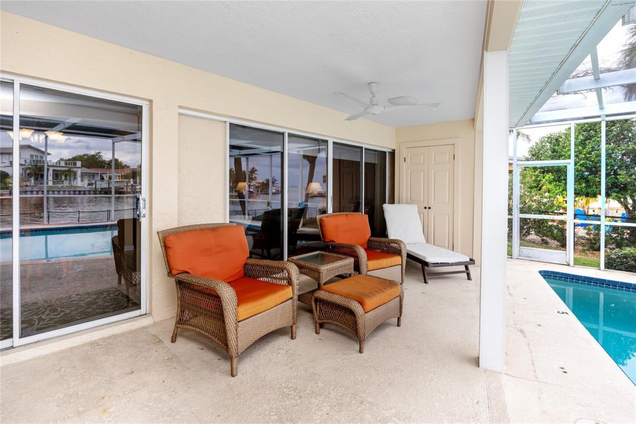 2096 Massachusetts Avenue Ne, Saint Petersburg, FL 33703 Photo