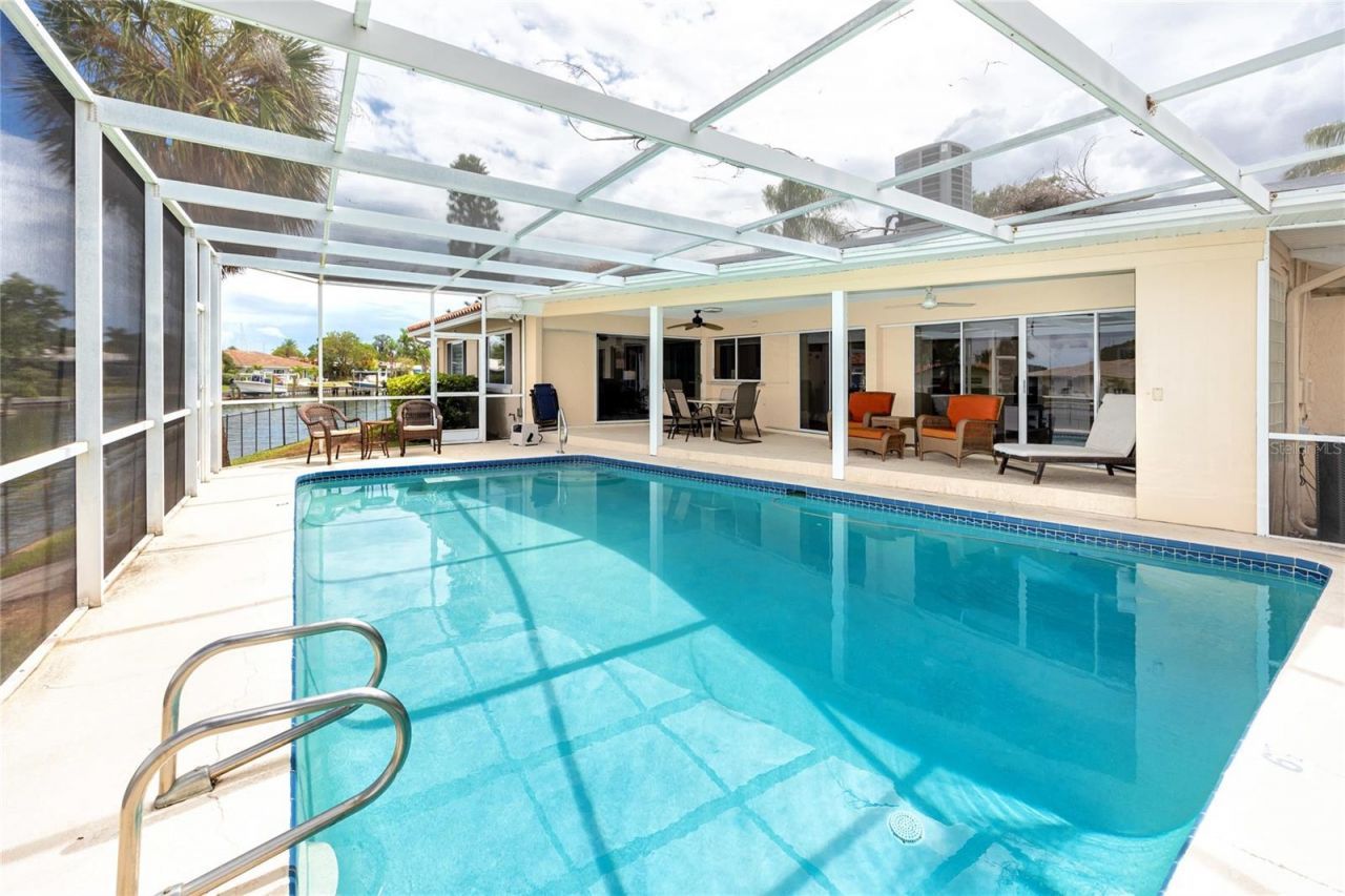 2096 Massachusetts Avenue Ne, Saint Petersburg, FL 33703 Photo