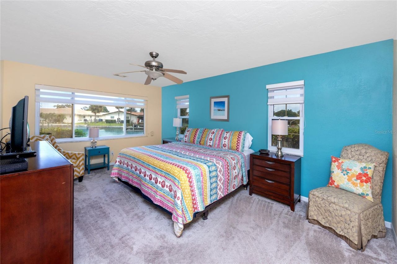 2096 Massachusetts Avenue Ne, Saint Petersburg, FL 33703 Photo