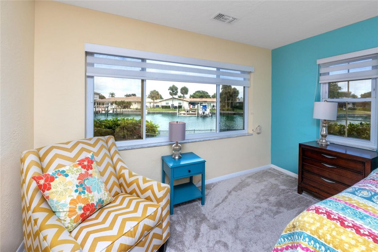 2096 Massachusetts Avenue Ne, Saint Petersburg, FL 33703 Photo