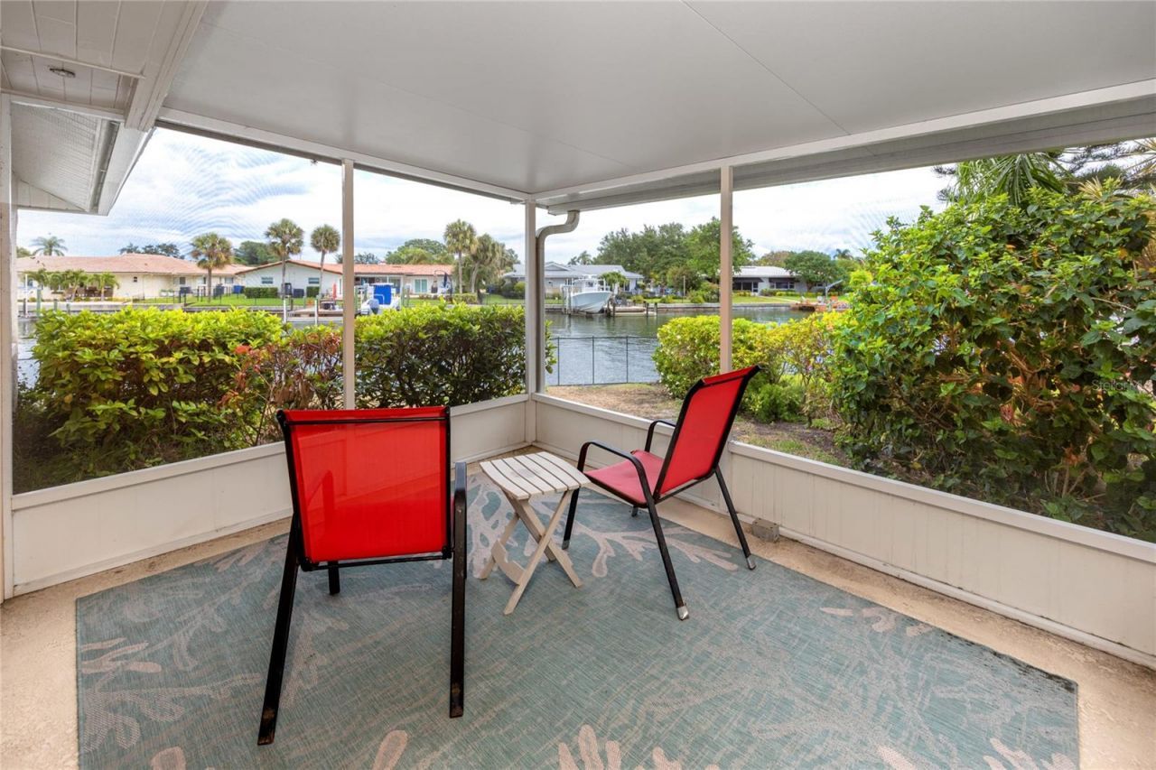 2096 Massachusetts Avenue Ne, Saint Petersburg, FL 33703 Photo