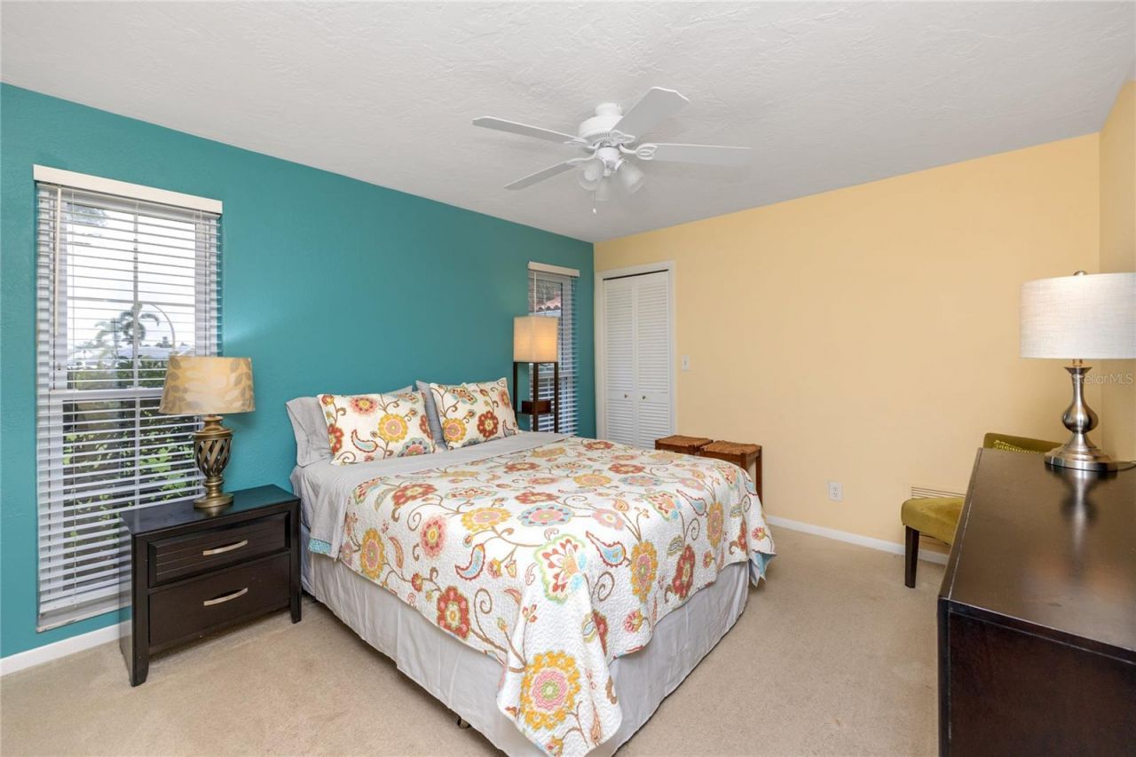 2096 Massachusetts Avenue Ne, Saint Petersburg, FL 33703 Photo