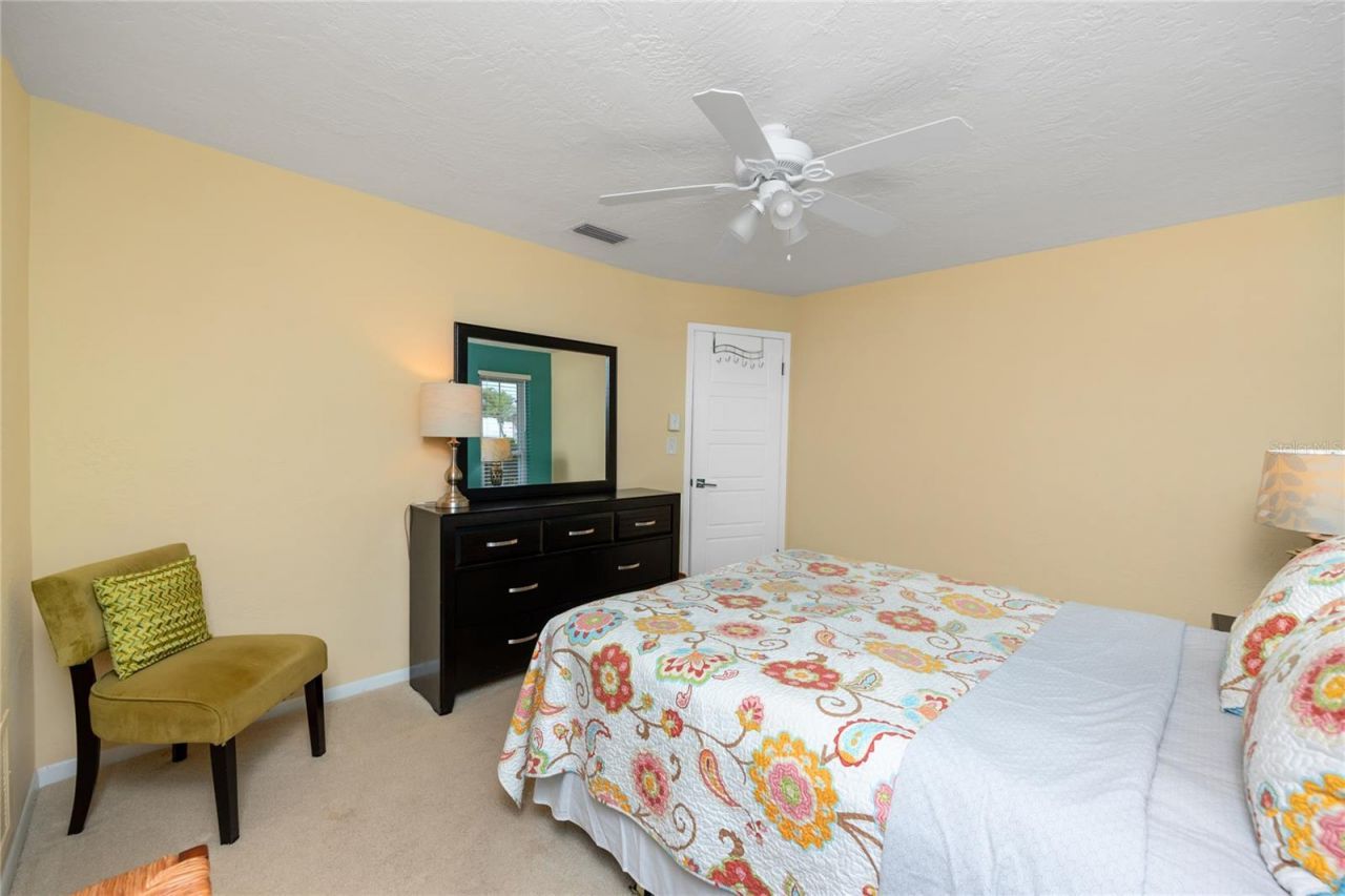 2096 Massachusetts Avenue Ne, Saint Petersburg, FL 33703 Photo