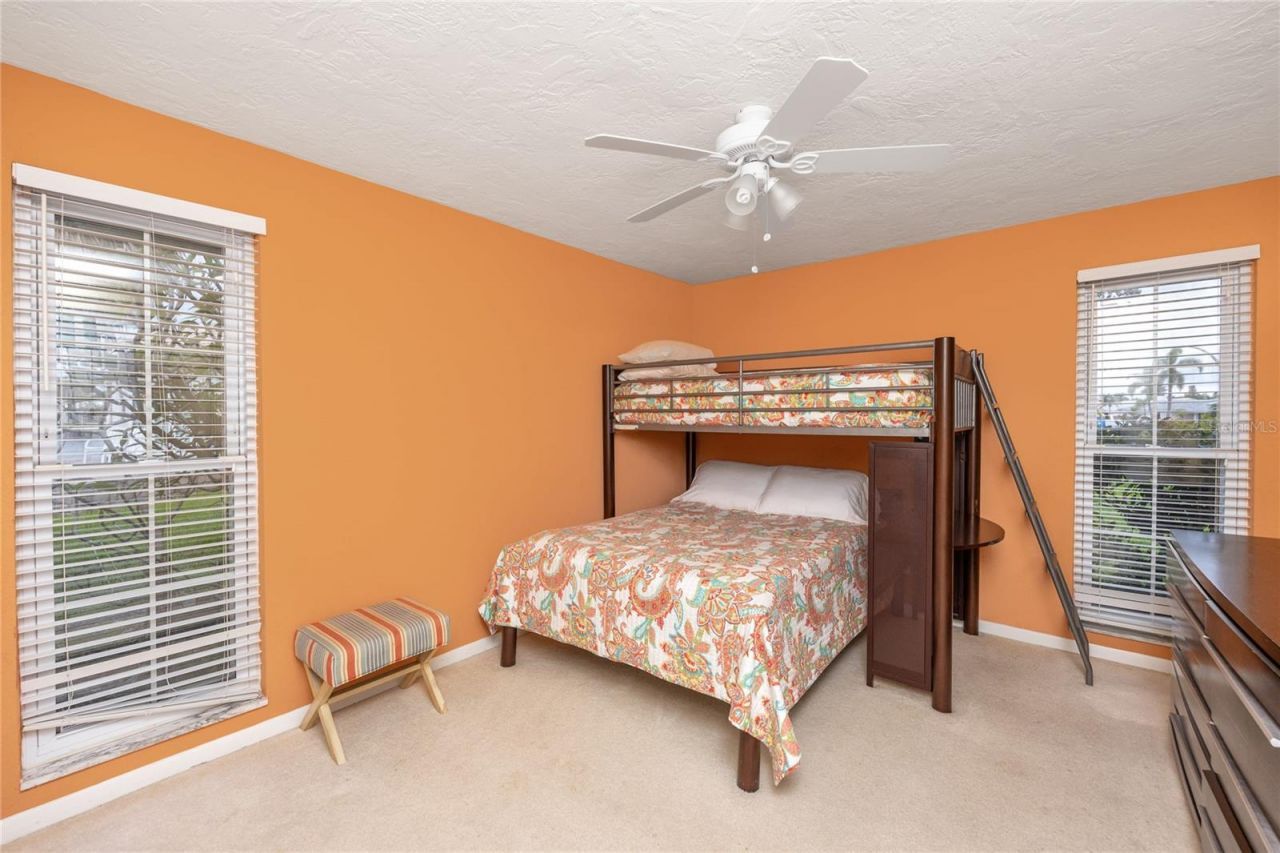 2096 Massachusetts Avenue Ne, Saint Petersburg, FL 33703 Photo