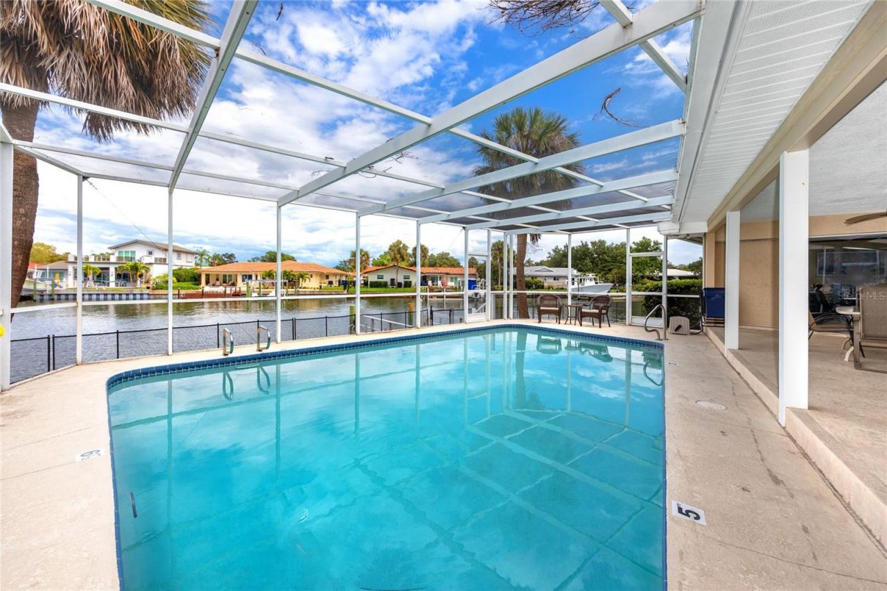 2096 Massachusetts Avenue Ne, Saint Petersburg, FL 33703 Photo