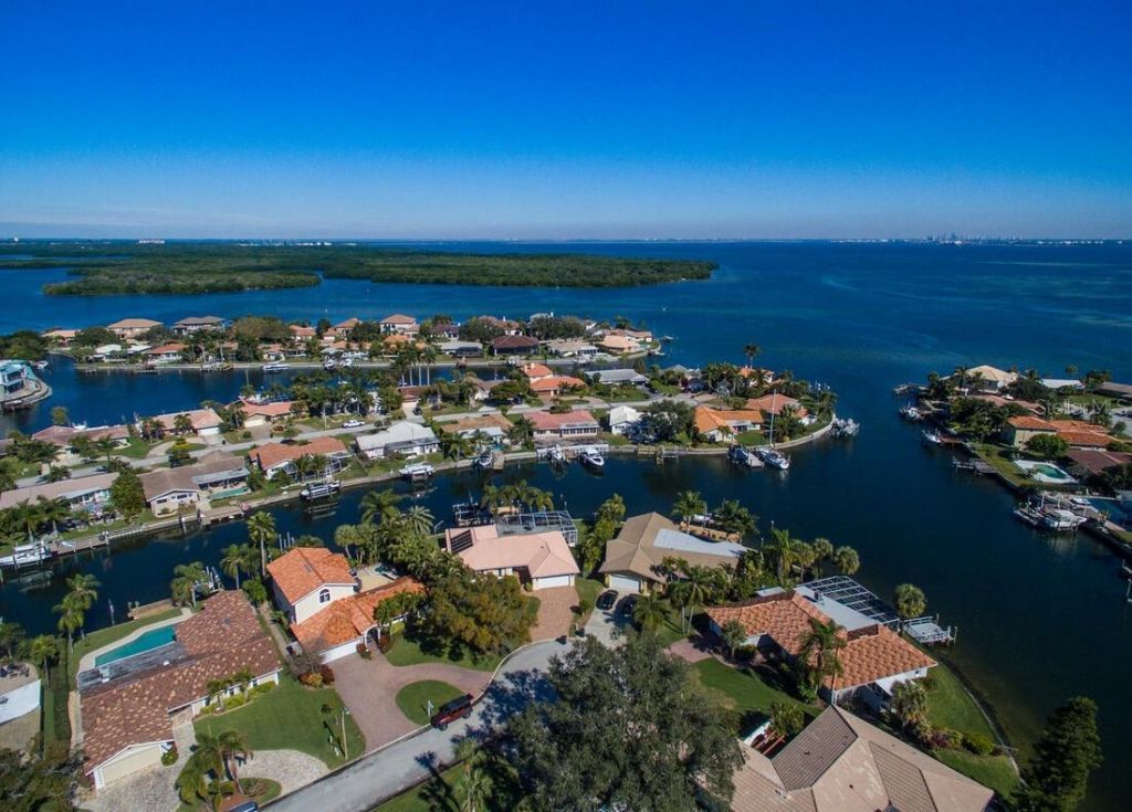 2096 Massachusetts Avenue Ne, Saint Petersburg, FL 33703 Photo