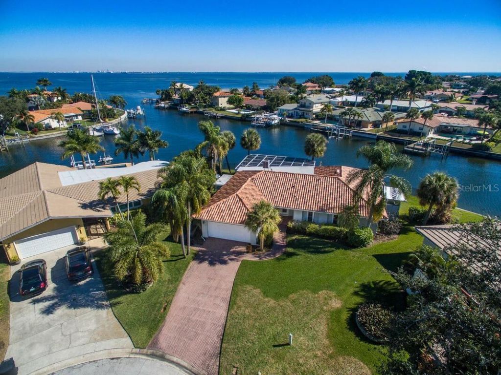 2096 Massachusetts Avenue Ne, Saint Petersburg, FL 33703 Photo