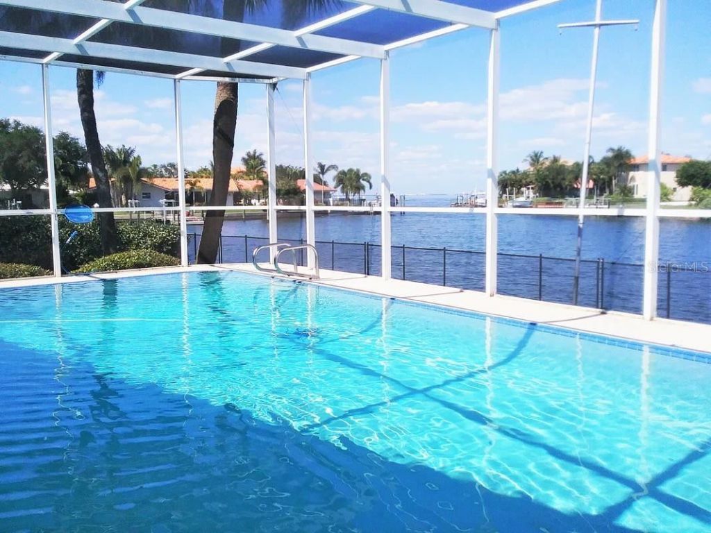 2096 Massachusetts Avenue Ne, Saint Petersburg, FL 33703 Photo