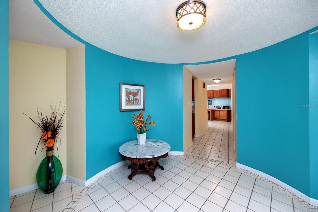 2096 Massachusetts Avenue Ne, Saint Petersburg, FL 33703 Photo