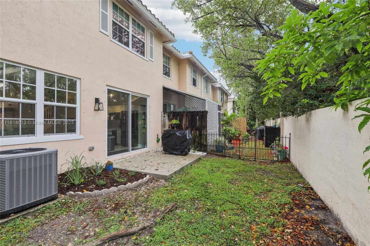 3860 NW 90th Way, Sunrise, FL 33351 Photo