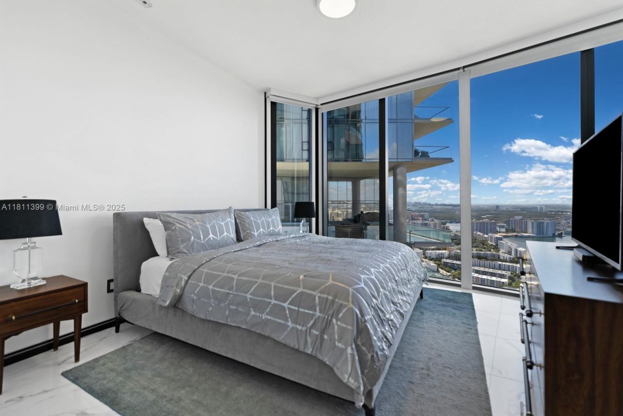 18555 Collins Ave, Unit 4603, Sunny Isles Beach, FL 33160 Photo