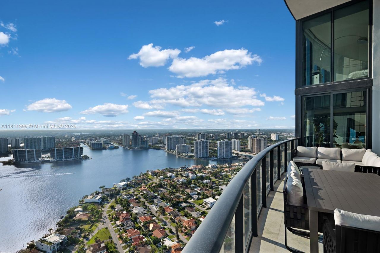 18555 Collins Ave, Unit 4603, Sunny Isles Beach, FL 33160 Photo