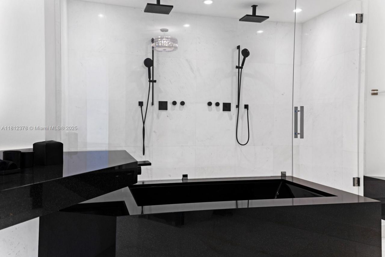 18555 Collins Ave, Unit 4603, Sunny Isles Beach, FL 33160 Photo