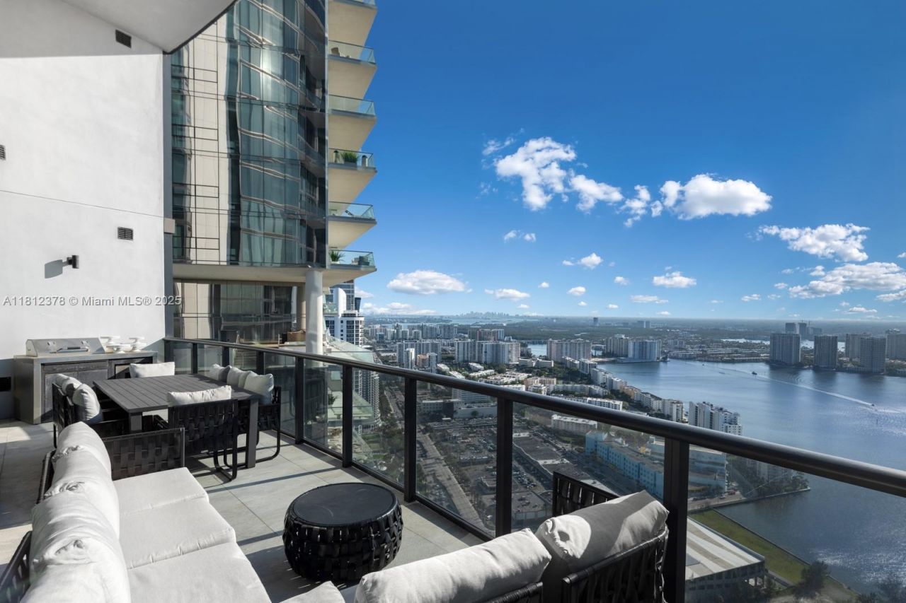 18555 Collins Ave, Unit 4603, Sunny Isles Beach, FL 33160 Photo