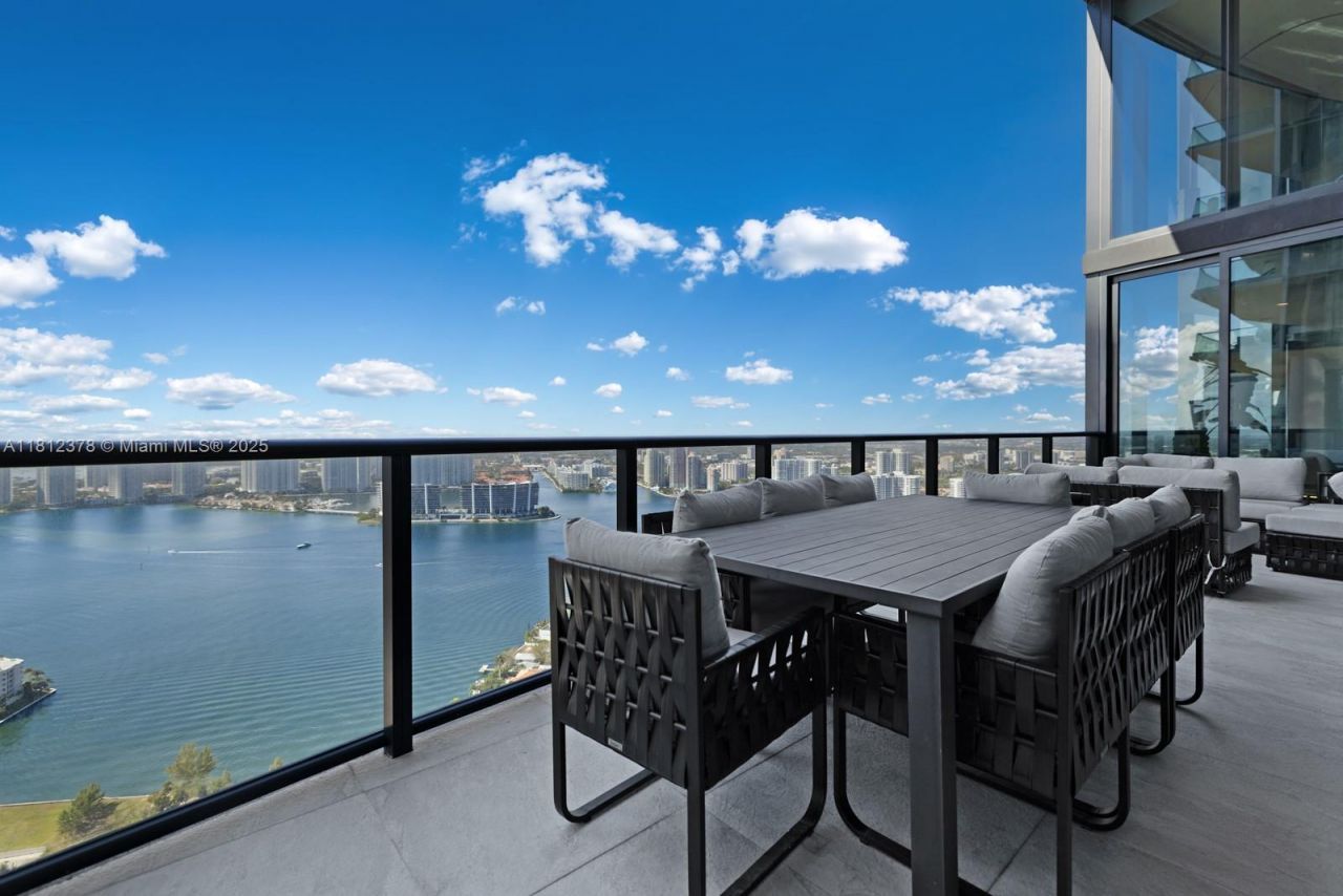 18555 Collins Ave, Unit 4603, Sunny Isles Beach, FL 33160 Photo