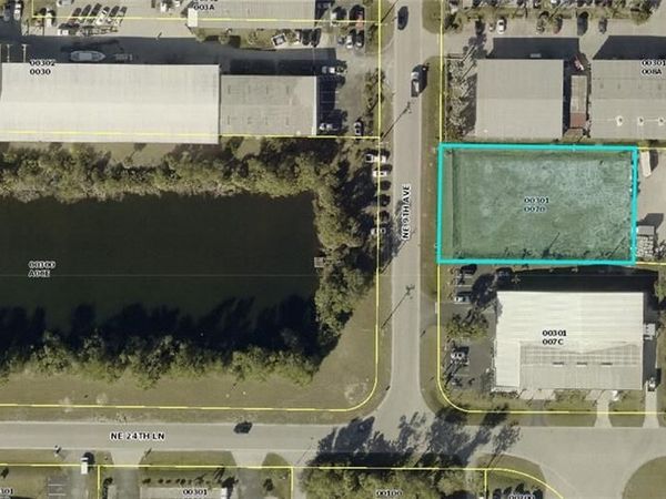 2513 NE 9th AVE, CAPE CORAL, FL 33909