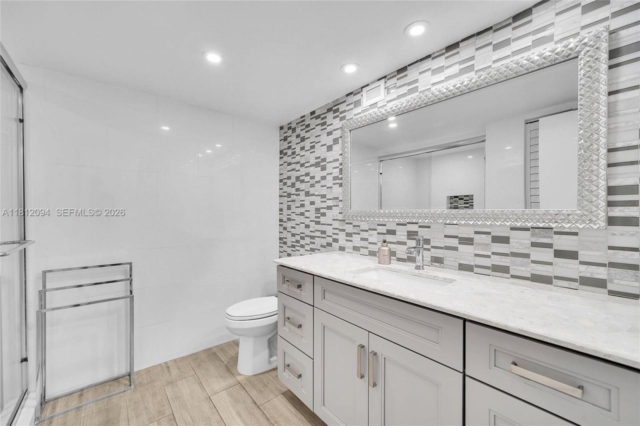 2049 S Ocean Dr, Unit 202, Hallandale Beach, FL 33009 Photo