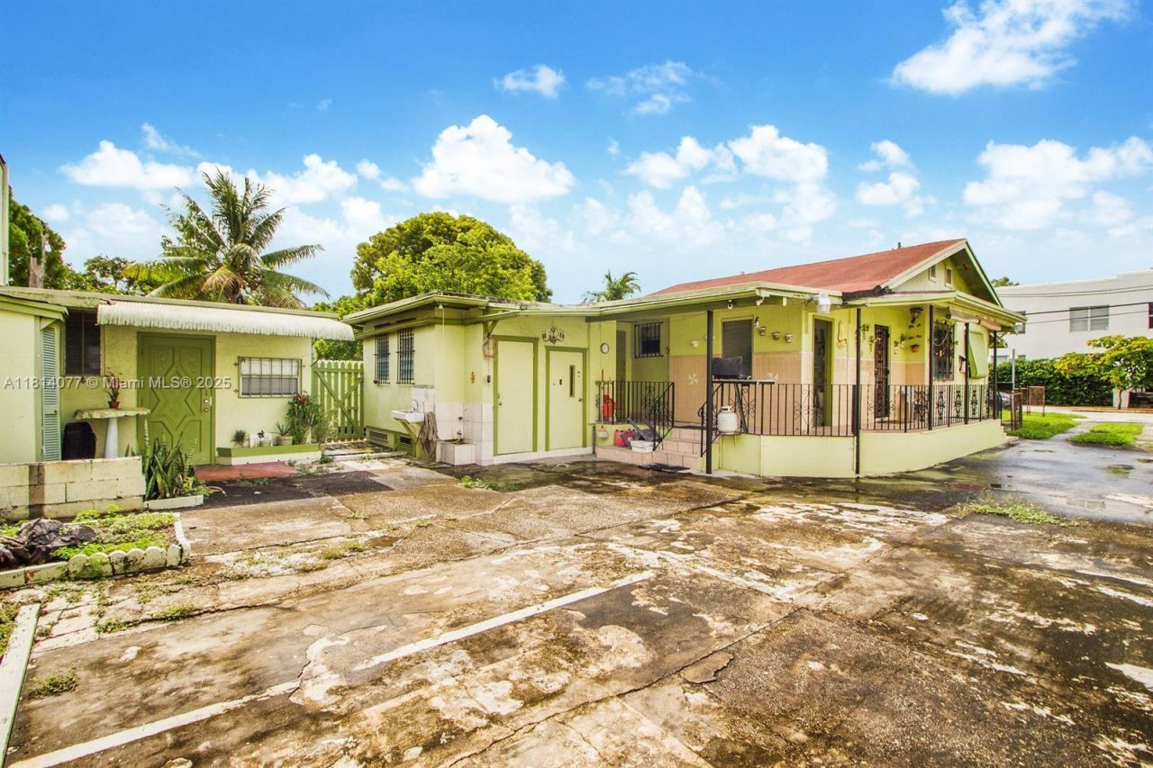 1159 NW 4th St, Miami, FL 33128 Photo