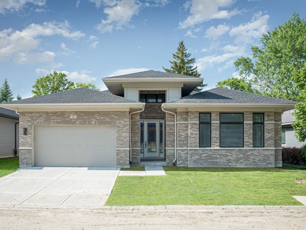 8 Heritage Drive, Highland Park, IL 60035