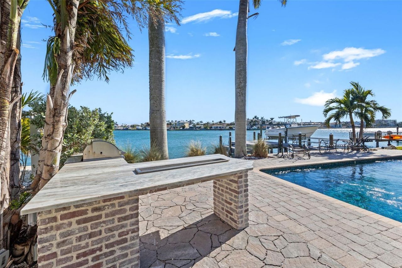 17077 Dolphin Drive, North Redington Beach, FL 33708 Photo