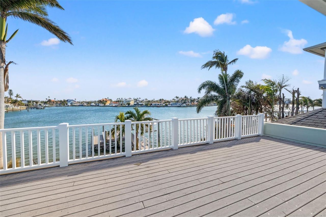 17077 Dolphin Drive, North Redington Beach, FL 33708 Photo