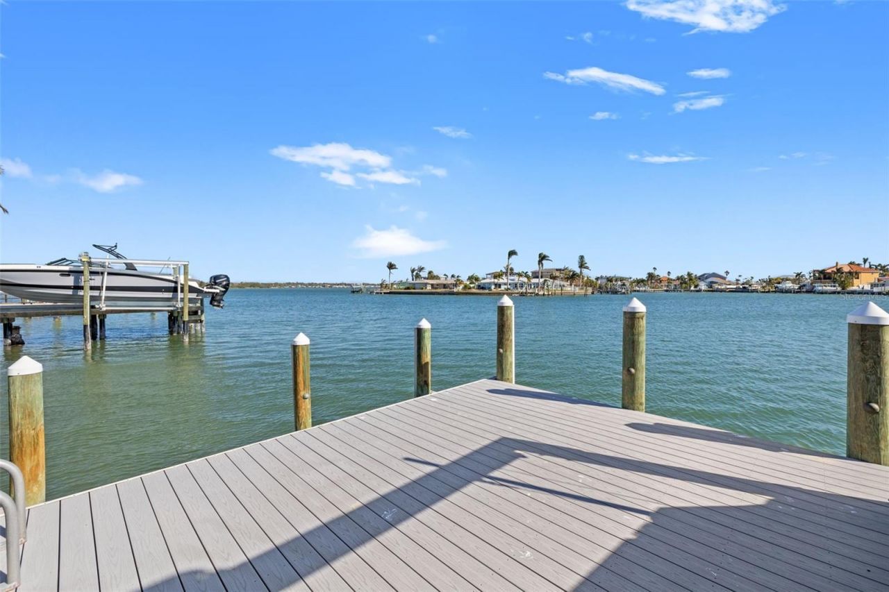 17077 Dolphin Drive, North Redington Beach, FL 33708 Photo