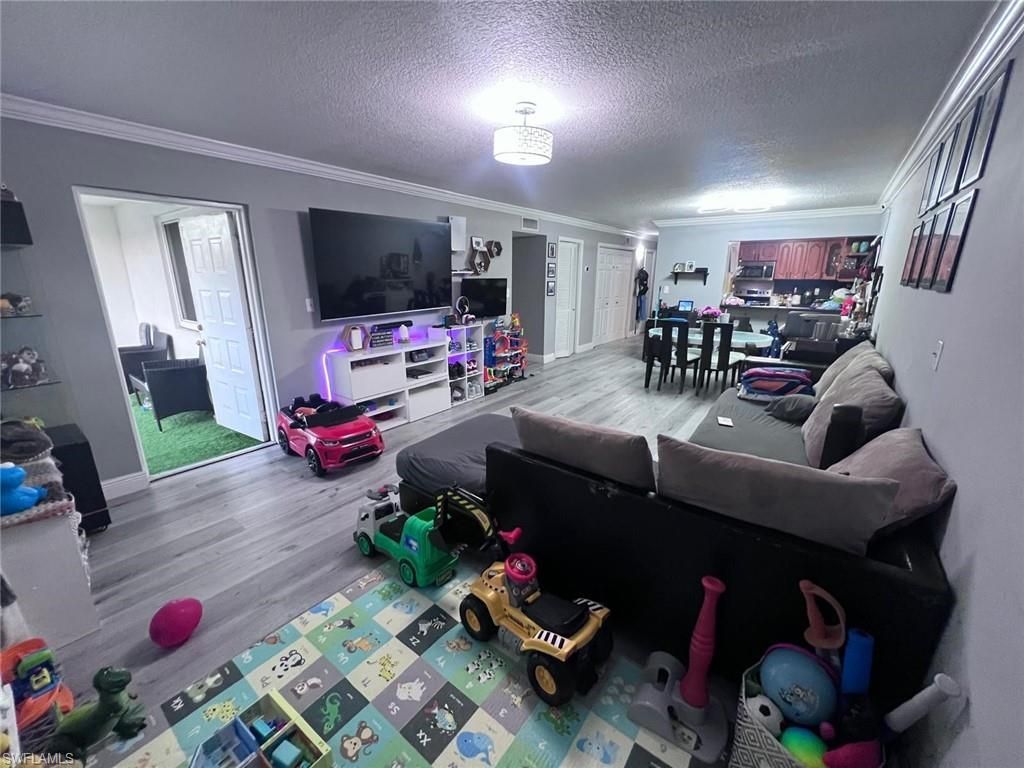 6930 Miami Gardens Dr, Unit 201, Hialeah, FL 33015 Photo
