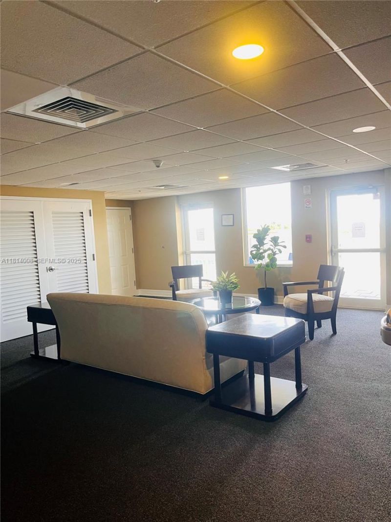 900 SW 8th St, Unit 806, Miami, FL 33130 Photo