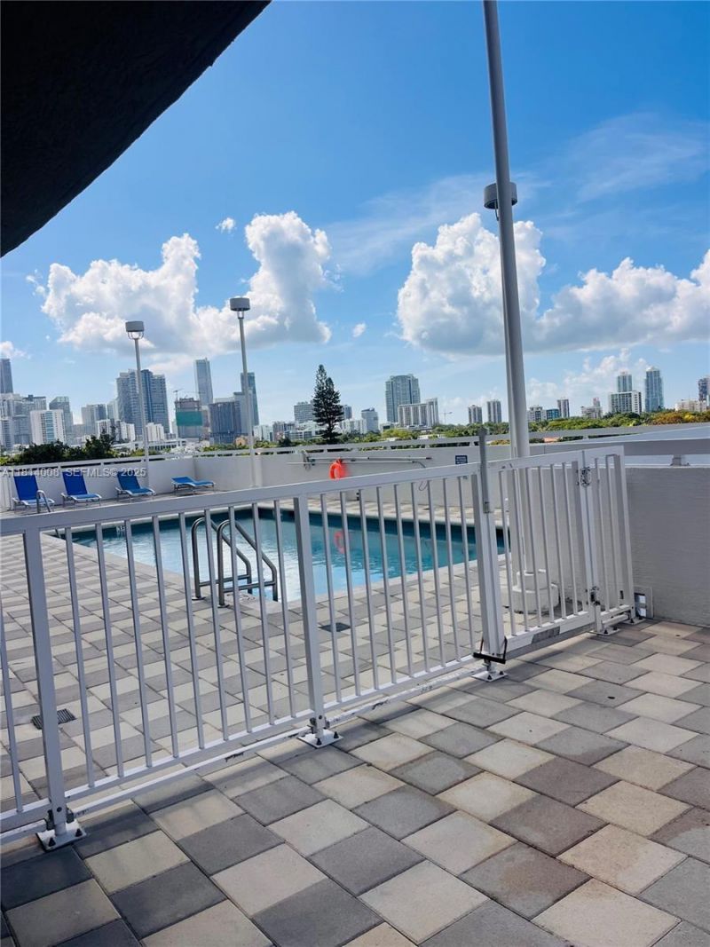 900 SW 8th St, Unit 806, Miami, FL 33130 Photo