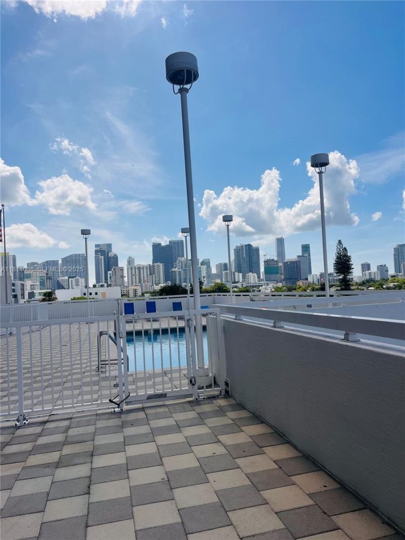 900 SW 8th St, Unit 806, Miami, FL 33130 Photo