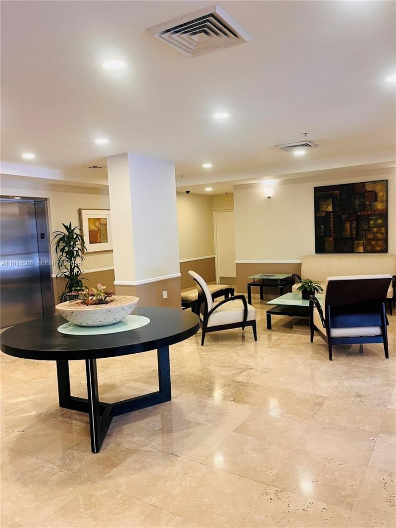 900 SW 8th St, Unit 806, Miami, FL 33130 Photo