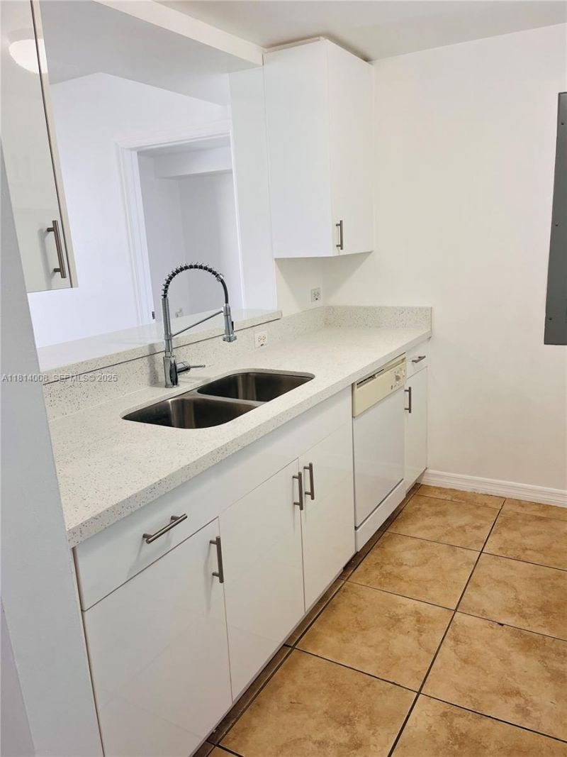 900 SW 8th St, Unit 806, Miami, FL 33130 Photo
