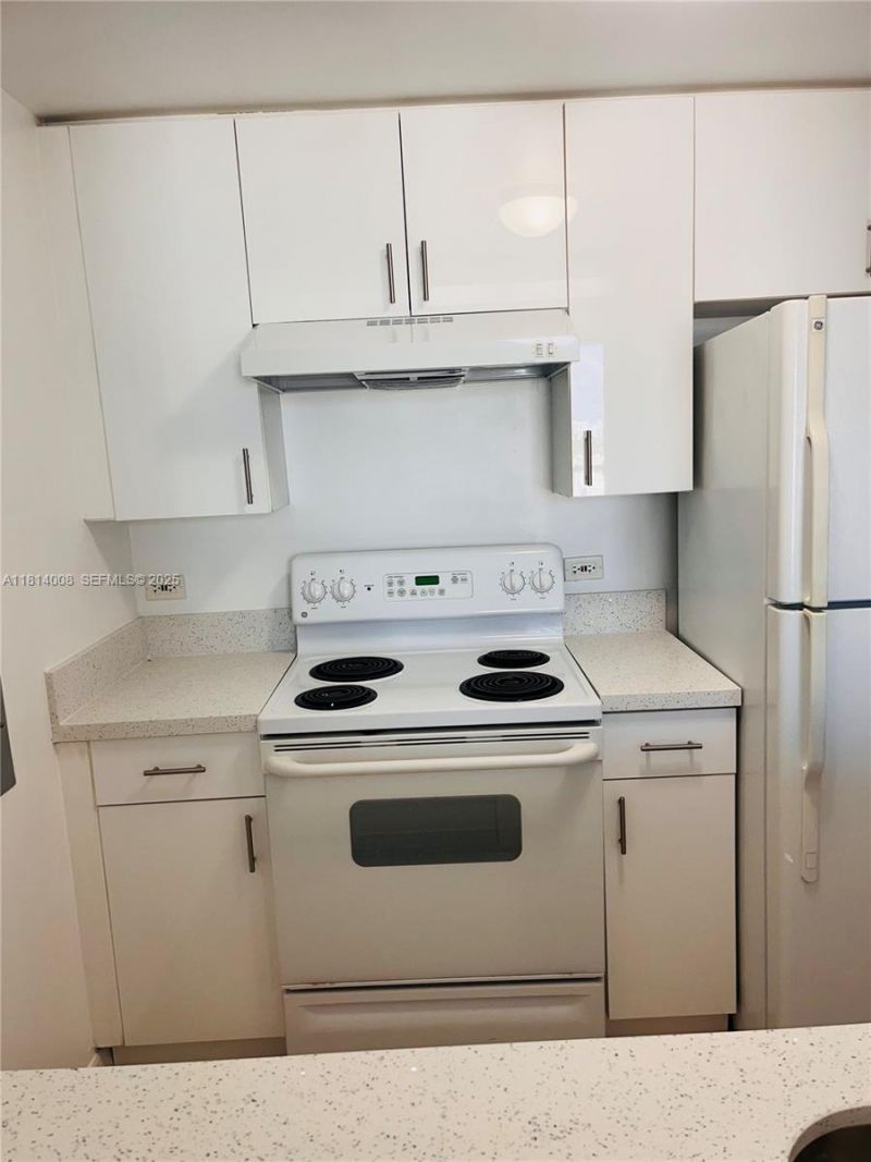 900 SW 8th St, Unit 806, Miami, FL 33130 Photo